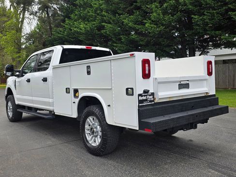Used 2019 Ford F350 XLT w/ Snow Plow Prep Package AWD/4WD image 4