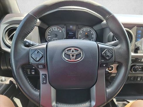 Used 2017 Toyota Tacoma TRD Off-Road AWD/4WD image 19