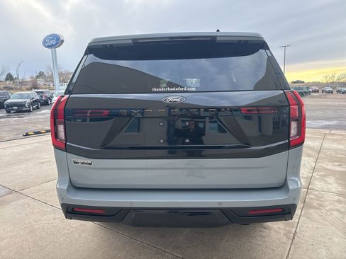 Used 2025 Ford Expedition Tremor image 3