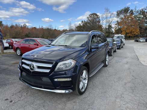 Used 2014 Mercedes-Benz GL 550 4MATIC w/ Driver Assistance Package image 2
