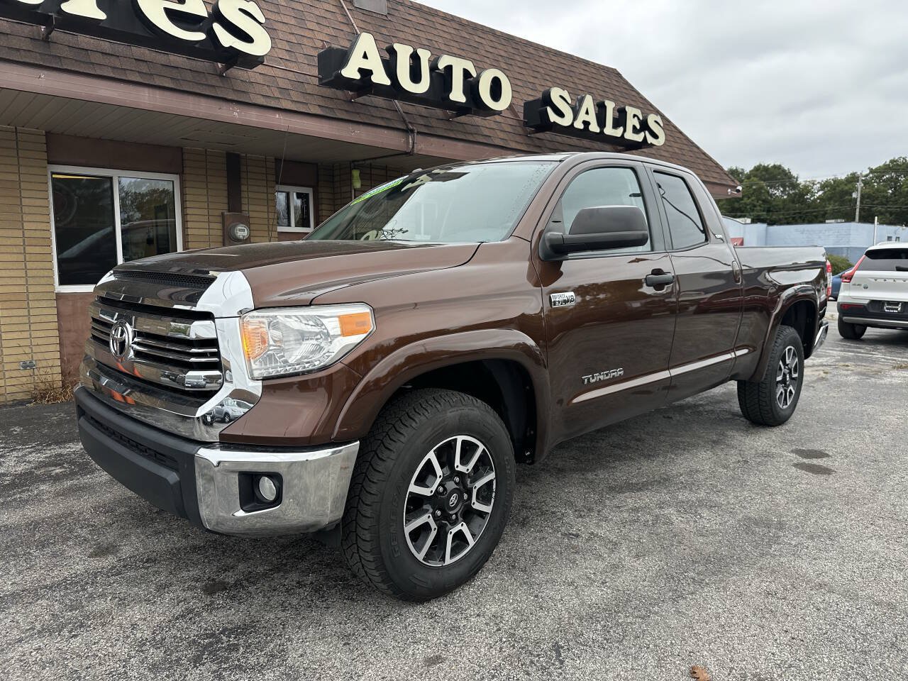 Used 2016 Toyota Tundra SR5 AWD/4WD image 4