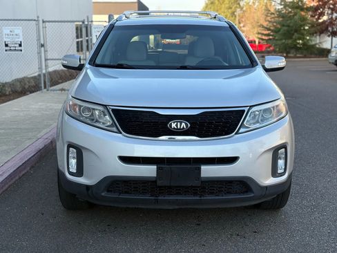 Used 2014 Kia Sorento LX image 9
