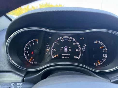 Used 2020 Jeep Grand Cherokee Altitude RWD image 30