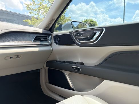Used 2019 Lincoln Continental Select FWD image 47