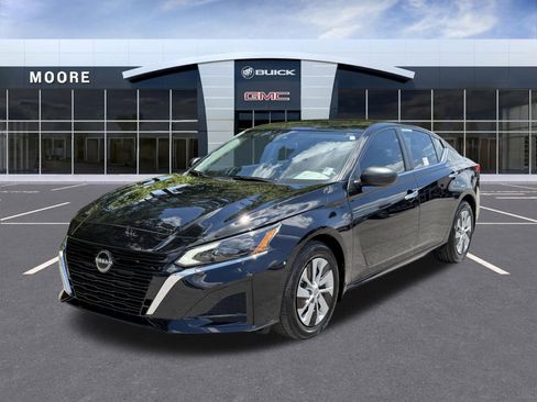Used 2025 Nissan Altima 2.5 S FWD image 7
