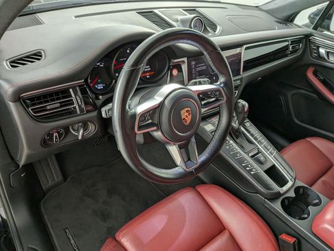 Certified 2019 Porsche Macan AWD/4WD image 4