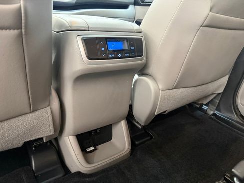 Used 2018 Toyota Highlander Limited image 18