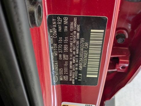 Used 2025 Hyundai Venue SEL FWD image 32