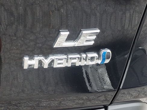 Used 2021 Toyota RAV4 LE AWD/4WD image 30