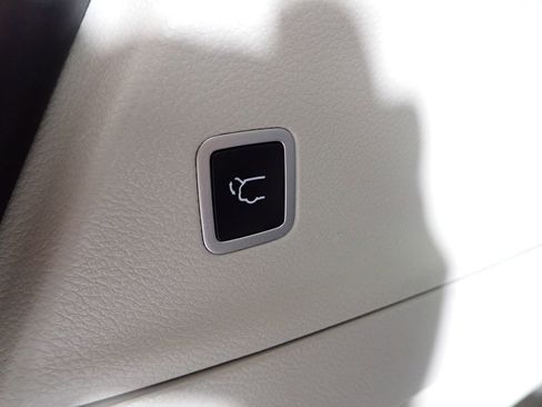 Used 2023 Chrysler Pacifica Touring-L FWD image 18
