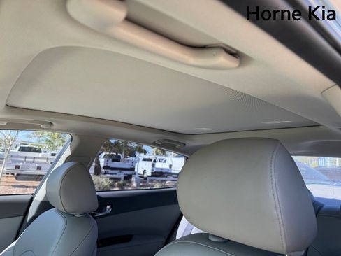 Used 2017 Kia Optima EX w/ Premium Package image 22