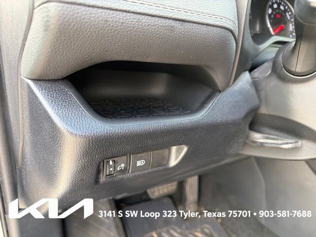 Used 2019 Toyota RAV4 LE FWD image 14