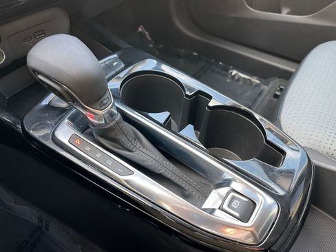 Used 2025 Chevrolet Trax LT image 40