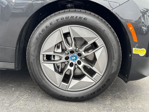 Used 2022 BMW iX xDrive50 w/ Dynamic Handling Package image 5