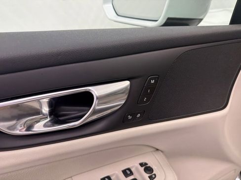 Used 2020 Volvo V60 T5 Cross Country image 12