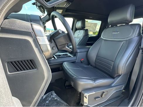 New 2026 Ford F250 Platinum w/ Tremor Off-Road Package image 16