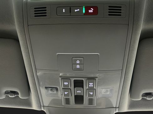 Used 2022 Volkswagen Tiguan SE AWD/4WD image 38