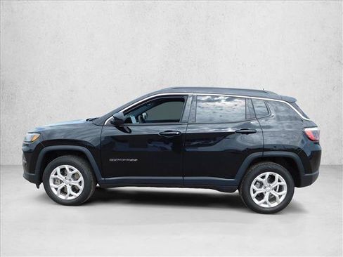 Used 2024 Jeep Compass Latitude AWD/4WD image 15