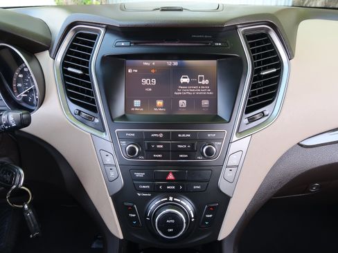 Used 2017 Hyundai Santa Fe Sport AWD/4WD image 16