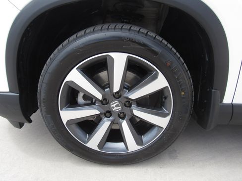 Certified 2024 Honda Pilot Touring image 4