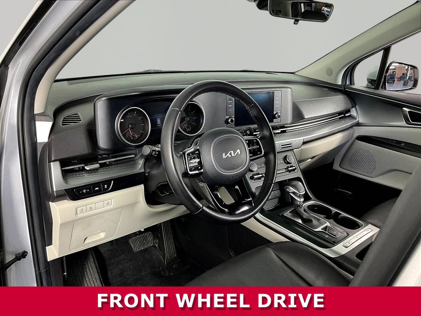 Used 2023 Kia Carnival LX FWD image 16