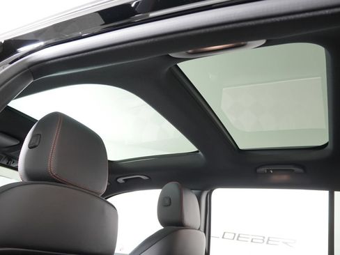 Certified 2022 Mercedes-Benz GLB 250 4MATIC image 17