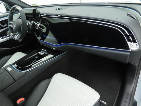 New 2026 Mercedes-Benz E 53 AMG e 4MATIC Sedan image 17