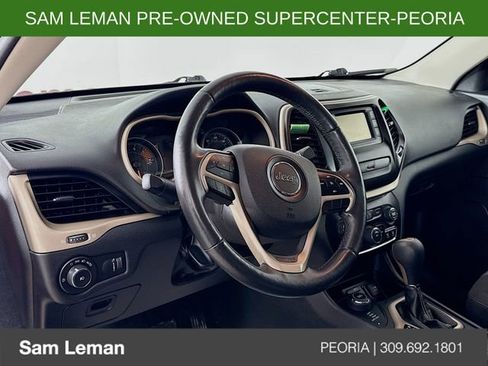 Used 2018 Jeep Cherokee Latitude w/ Cold Weather Group image 9