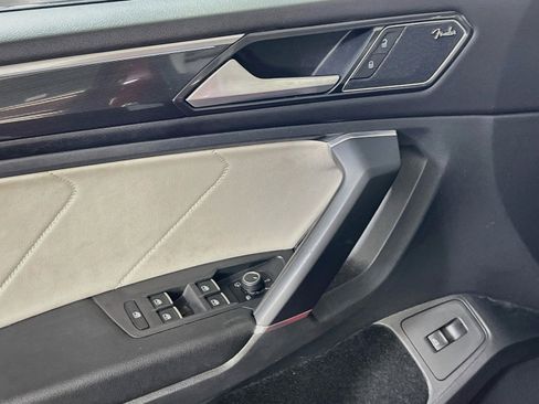 Used 2018 Volkswagen Tiguan SEL Premium w/ 3rd Row Seat Package AWD/4WD image 18