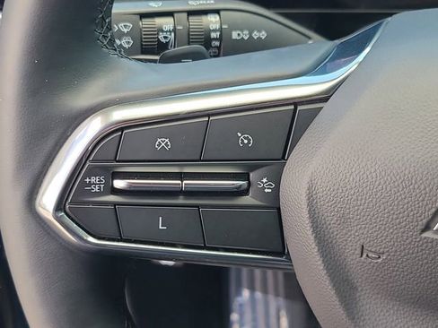 Used 2025 Chevrolet Equinox LT FWD image 20