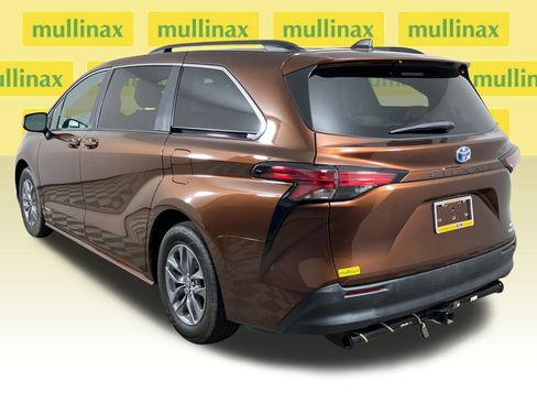 Used 2021 Toyota Sienna LE image 8