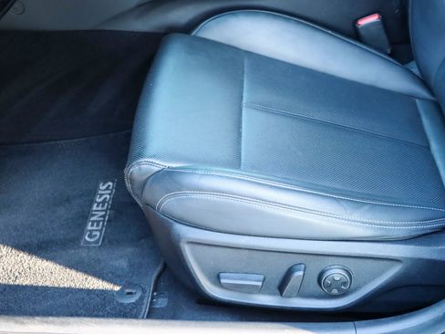 Used 2019 Genesis G70 2.0T Advanced image 15