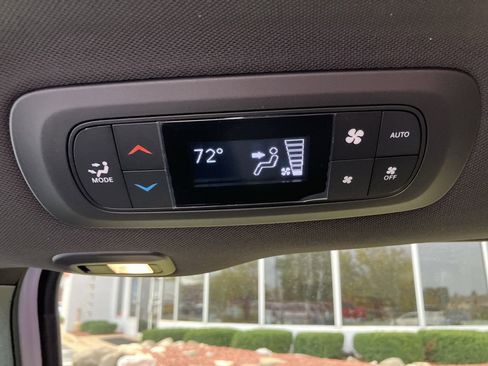 New 2026 Chrysler Pacifica Select FWD image 31