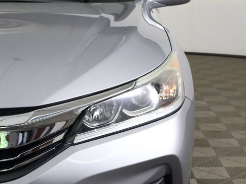 Used 2017 Honda Accord EX image 11