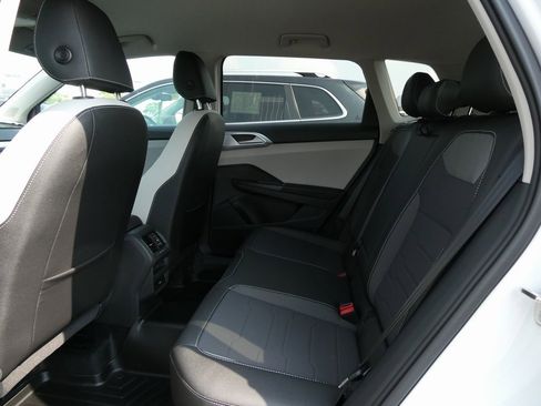 New 2025 Volkswagen Taos SE image 32