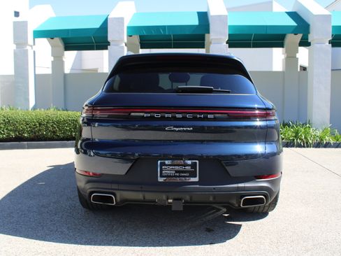 Certified 2025 Porsche Cayenne image 6