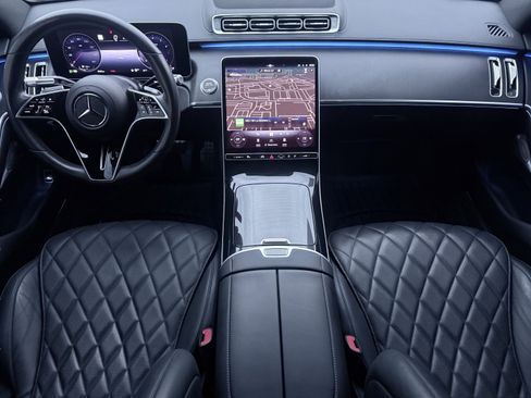 Used 2023 Mercedes-Benz S 580 4MATIC Sedan image 2
