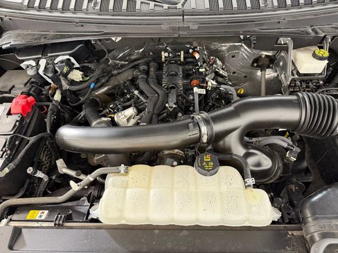 Used 2024 Ford Expedition XLT AWD/4WD image 32