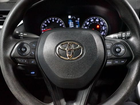 Used 2022 Toyota RAV4 XLE w/ Convenience Package FWD image 12