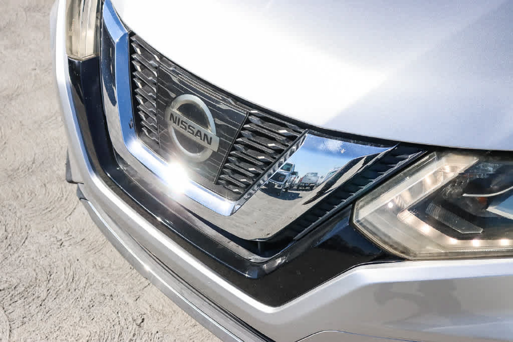Used 2017 Nissan Rogue SL w/ SL Premium Package FWD image 8