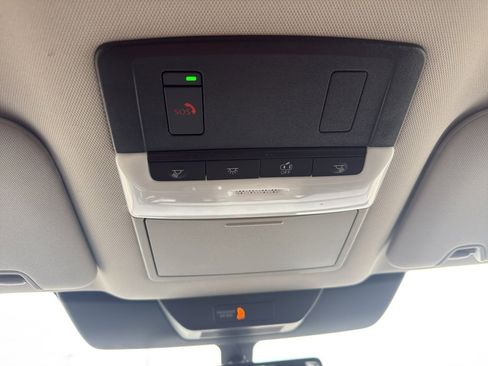 Used 2024 Nissan Pathfinder SL w/ Black Appearance Package image 23