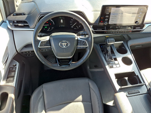 Used 2023 Toyota Sienna XSE w/ XSE Plus Package AWD/4WD image 9