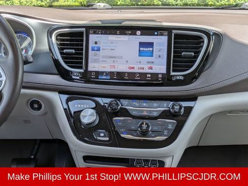 Certified 2021 Chrysler Pacifica Touring-L w/ Premium & Safety Sphere Group FWD image 17