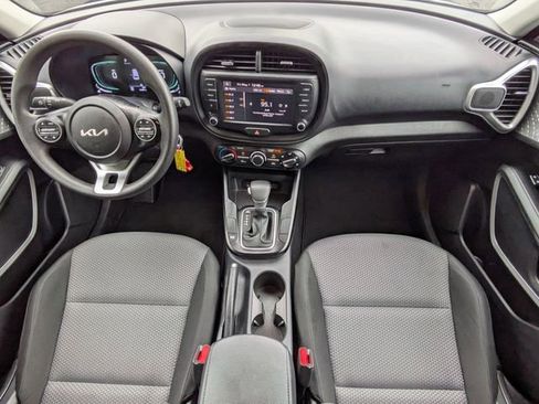 Used 2024 Kia Soul LX w/ Option Group 015 FWD image 16