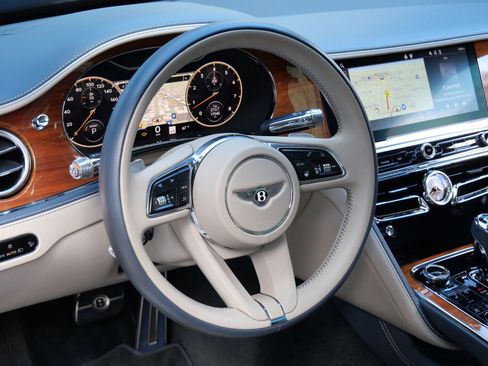 Used 2021 Bentley Flying Spur W12 image 14