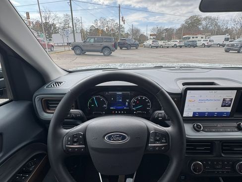 Used 2024 Ford Maverick Lariat image 7