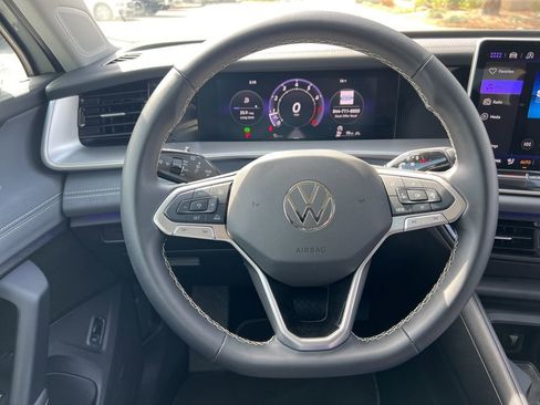 Used 2025 Volkswagen Tiguan SE image 15
