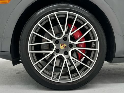 Used 2021 Porsche Cayenne GTS AWD/4WD image 9