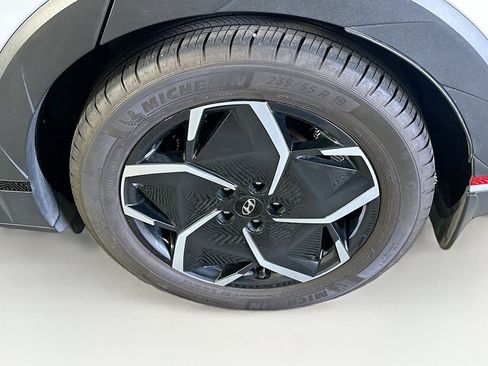 Used 2024 Hyundai Ioniq 5 SEL image 11