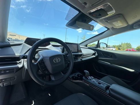 Used 2024 Toyota Prius LE FWD image 9